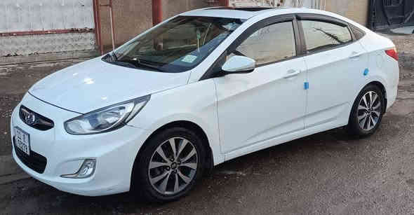 السلام عليكم 
للبيع اكسنت 2015
خليجي ماشيه 130 الف فقط 
رقم بغداد الجديد 
محرك 1600 قطرتين
فول مواصفات 
فتحه سقف
5ويل كب …اشاير مري…
شاشه +كامره دواره وباقي المواصفات معروفه 
 السونار منشور … كير مكينه خير من الله تخم تاير جديد 
السعر /108 وبيها مجال بسيط
العنوان  بغداد  حي الجهاد
***********
