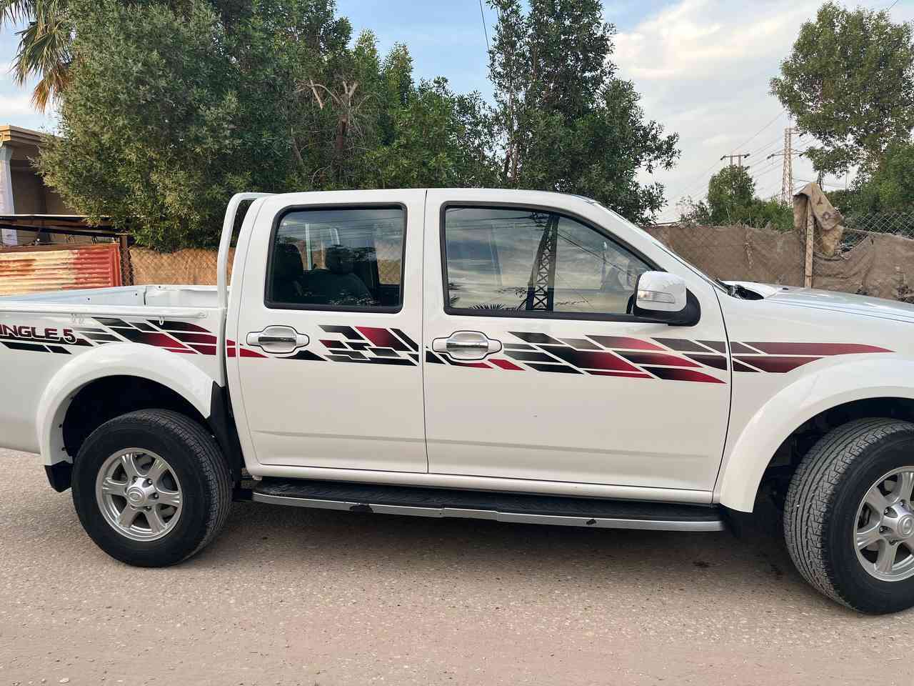 السلام عليكم كريت ويل للبيع سياره مكفوله كفاله عامه ماعده باب البدي بي بارد وتكحيل بطرف الباب وصبغ كد اربع اصابع جوه البك لايت مأشر بالصور سياره جديده ماشيه 23الف مكانه ديوانيه 
الرقم ***********
