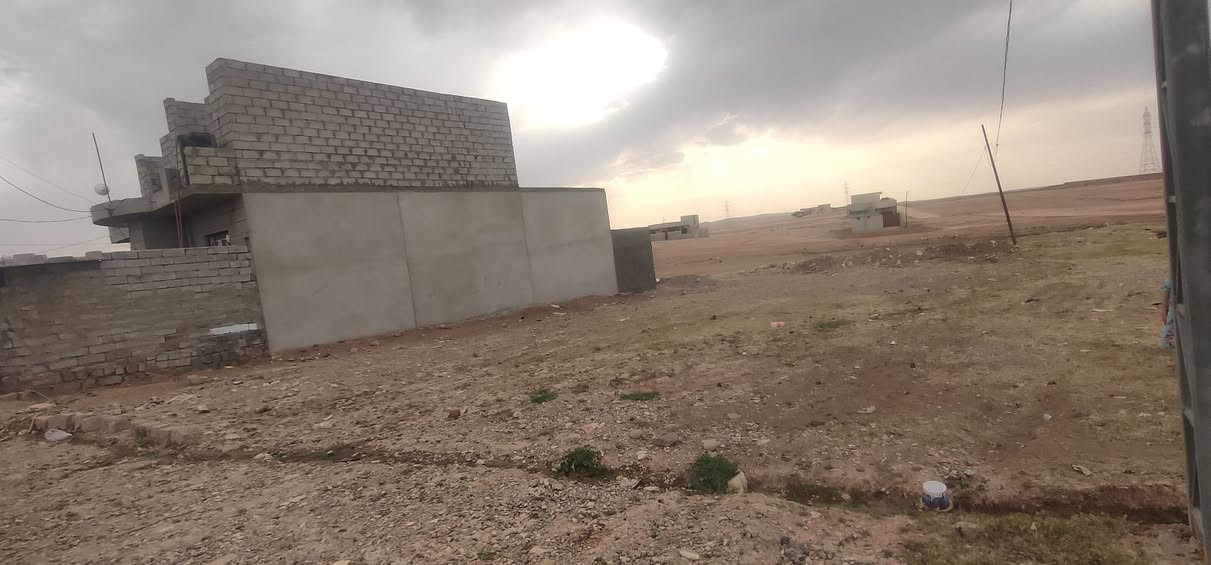 قطعة أرض للبيع سند زراعي في قرية علولي خرب الكبير قرب مدرسة المودة مساحة 300 متر 15*30 بسعر مناسب *********** واتساب
