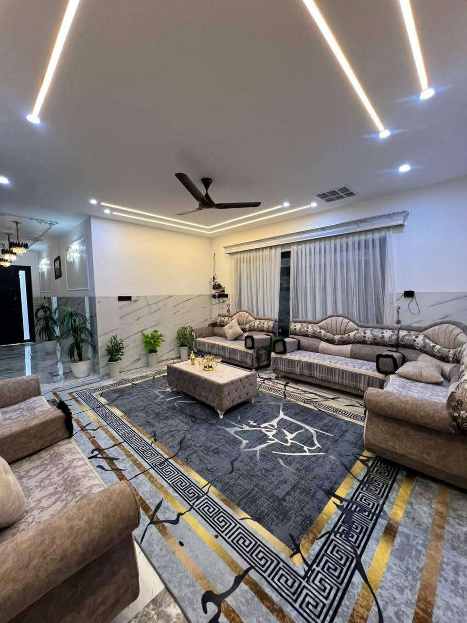 #عروض_مكتب_دعاء_الخير_للعقار 

دار للبيع 

حي الملايين الأولى

قرب شركه الاخشاب

المساحة 204م واجهة 10 م

ط1)) غرفتين نوم واستقبال وصاله ومطبخ وصحيات

ط2)) صاله و4 غرف نوم وصحيات

بناء حديث بناء فول مواصفات

سند زراعي بستان ملك صرف 

خدمات كامله ماء كهرباء تبليط شارع 14 متر

للاستفسار أكثر اتصل على الأرقام او 

 مراجعة مكتب الكائن في حي العربي قبل تقاطع العريان او الاتصال على الارقام الاتية

***********
***********
