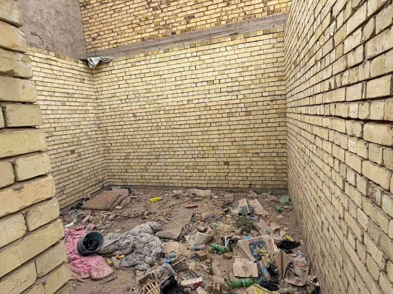 هيكل للبيع  200م مربعة
الموقع ، سايدين المطار مقابيل باب خروج المطار فرع محطة العابدي لغسل السيارات
يتكون من استقبال مفتوح على هول او غرفه طعام ضيوف ومطبخ ومكشوفات 2 وصالة   وغرفتين وحده سويت وصحيات 
سعر 37 مليون مع المجال***********
