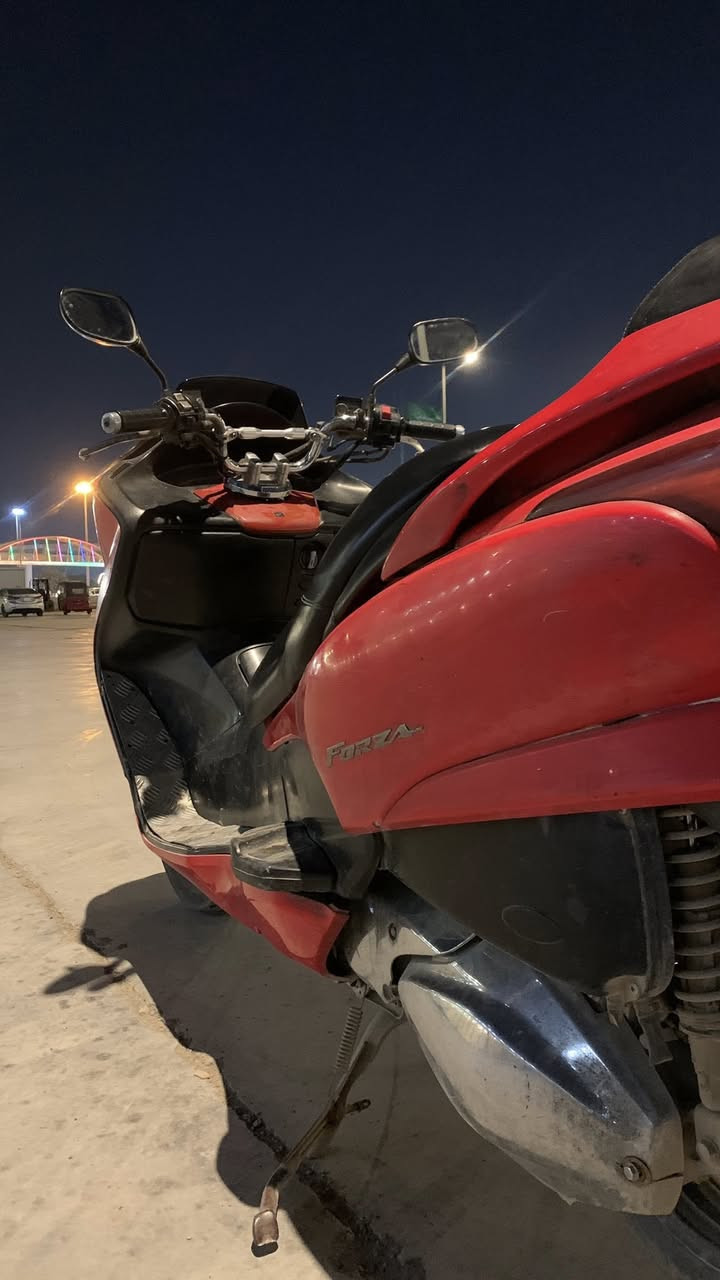 السلام عليكم فورزه 09 عميه للبيع الدراجه مال جناي مداريها بالدهن وبانزين محسن وكلشي بيها نضيف الدراجه عليها مكينه صلاوات على محمد تشك الكاع شك الدراجه مابيها كل نقص ما عده الجاملق الامامي وشويه شخوط بالكفر الوره اما البقيه كله فول وشغال اشاير دبلات هورن حساس استان مكاني كوت حي الحكيم السعر 900 وبيها مجال وهذا رقمي للتواصل + واتس اب والخاص مفتوح حياكم ***********  ‭
