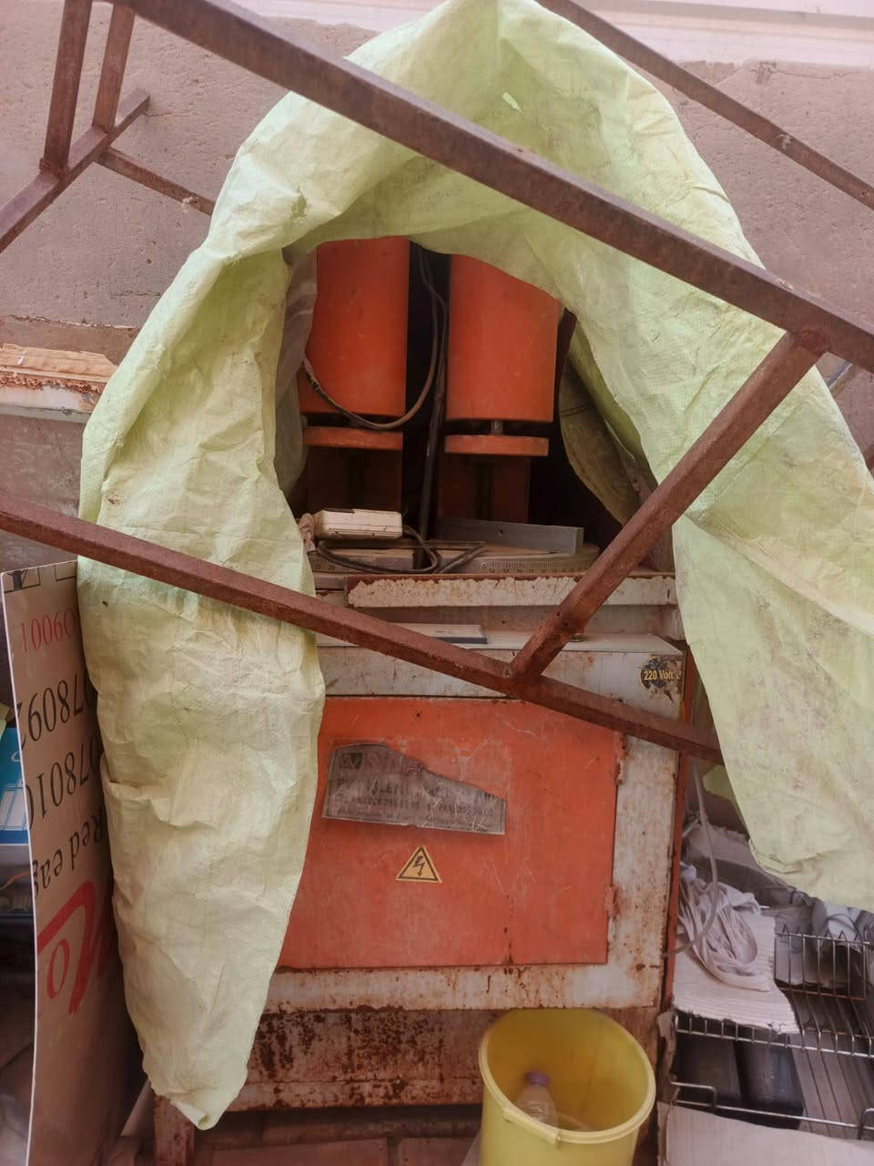 السلام عليكم 
كمبريسر 300
كتر 300
معواجة مترين 750
موجودات بالديوانية 
للأستفسار الاتصال بالرقم 
***********
