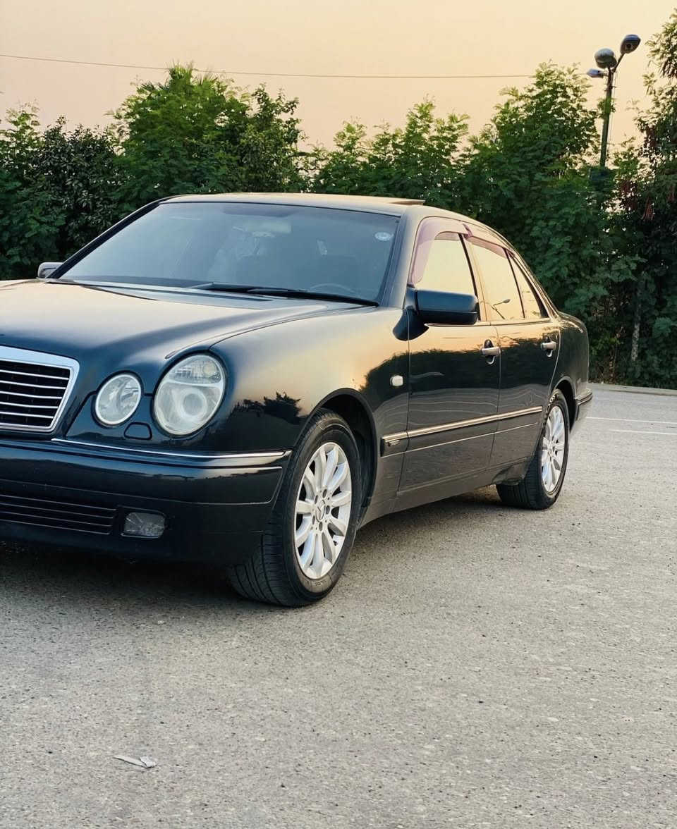 للبيع سيارة مرسيدس أم عيون 420 V8 سلندر، موديل 1997، رقم السليمانية وباسمي.

السيارة مجهزة بالكامل ومتعوب عليها، تخم جديد وحدادية كاملة مع تايرات جديدة، وماشية مسافة قليلة. الداخلية بحالة ممتازة ونظيفة جداً.

السيارة شرط، وأفضل من الصور، ولا توجد فيها أضرار أو حوادث. تم صبغ صفحة واحدة فقط لأغراض تجميلية. الضرر الوحيد كان في الباب الخلفي وتم تبديله.

أتحمل مسؤولية كلامي بالكامل 

العنوان: صلاح الدين – قضاء الضلوعية.

السعر: 130 وبيها مجال للطيبين

للاستفسار:

***********

***********
