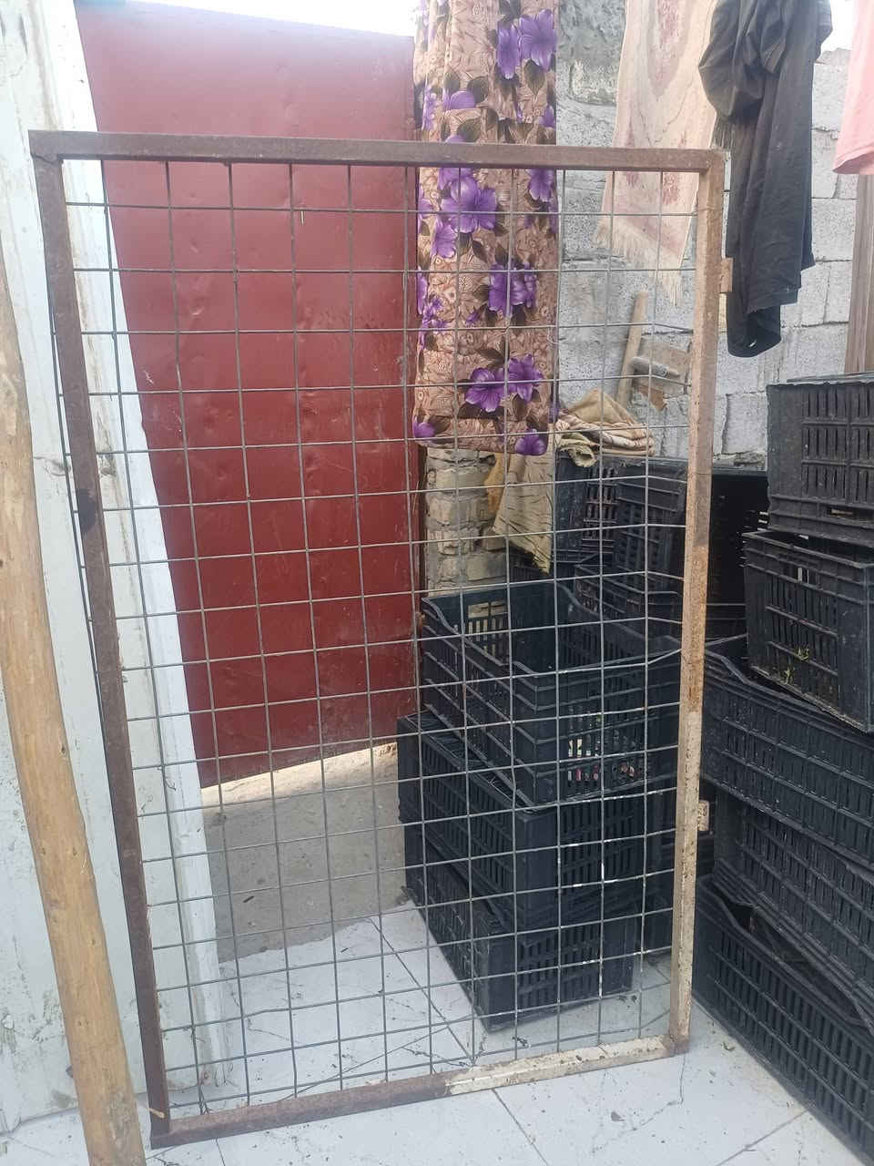 للبيع عمدان العدد ٢ ٤ متر جينكوه نضيفه ٣متر باب مشبج والشراي بخدمته اتصل ***********
