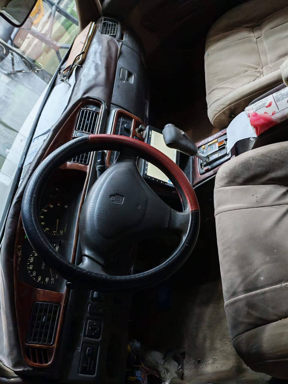 السلام عليكم مارك 90 للبيع باسمي تحويل ثاني يوم هزة وسنوية جديدة تسقط ب 30 
تخم تاير جديد حدادية جديدة سياره كاملة
للاستفسار 
*********** النجف, العراق
