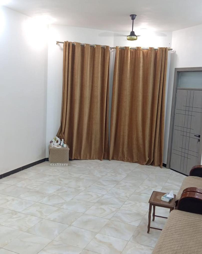 دار للبيع في الطيارين 
المساحة 300 متر واجهة 15
الطابق الاول يحتوي على غرفتين وحدة سويت ومطبخ حار وبارد وصالة ومنور وكراج 
والطابق الثاني واصل للسقف غير مسقف
مطلوب اسكان 70
للأستفسار مراسلةالصفحه او الاتصال ع الرقم التالي ***********
او زياره المكتب التقيه شارع عشرين مكتب يحيى التميمي للعقار
يتوفر لدينا قطع بجميع التوزيعات
