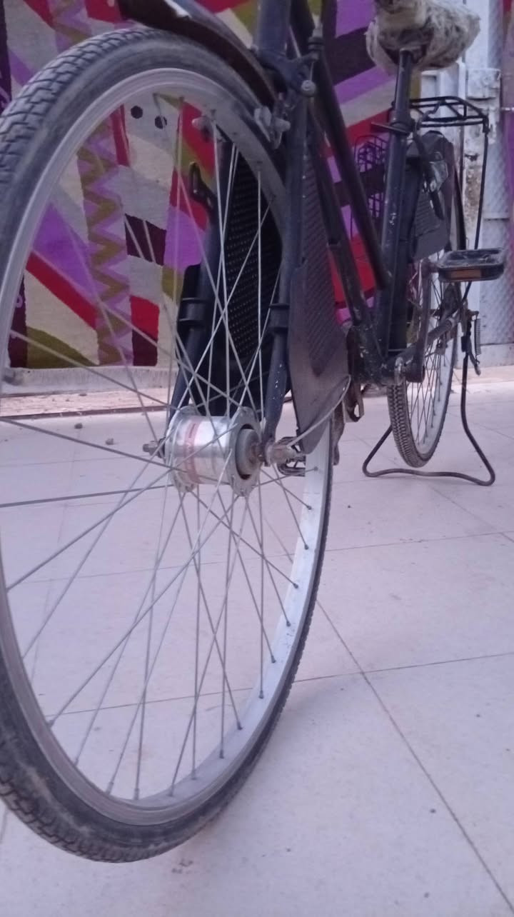 سلام عليكم. 
باسكل البيع حجم اربعه وعشرين المكان واسط الزبيديه 
السعر 100وبيه مجال الاستفسار على الرقم التالي 
***********
