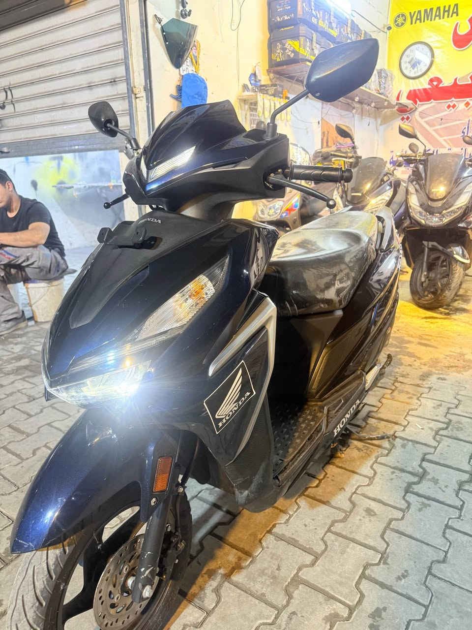 سلام عليكم 
للبيع فقط 
هوندا ياباني 
نوع كرزلا 
غراضها مال بيسي اكس 
ماشيه 14 فقط 
رقم وسنويه وشرط التحويل 
دراجه ناعمه وقويه واقتصاديه جدا 
مكاني بغداد فضوه عرب 
معرض كريم الربيعي 
بيع نقد وأقساط ماستر رافدين فقط 
*********** بغداد, العراق
