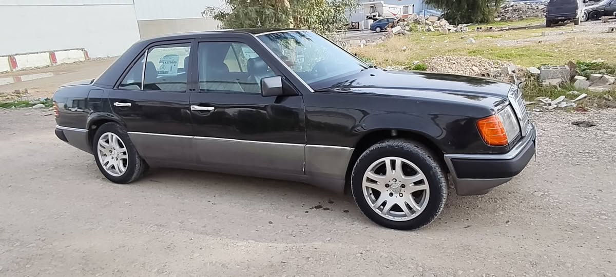 سلام عليكم بيع سريع مرسيدس موديل 91 دواخل جلد جامات كهربائي محرك بطه تخم تاير جديد صدر جديد رقم اربيل شرط تحويل سعر 45قفل ***********
