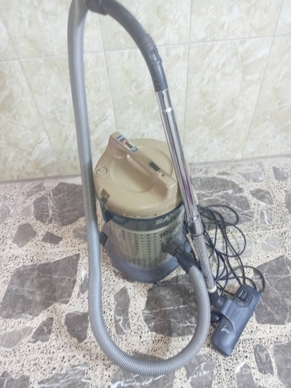 مكنسه كهربائيه مستعمله للبيع
للاستفسار خاص بسعر مناسب


**إذا كنت صاحب هذا الإعلان وتريد حذفه لأي سبب، رجاءا أرسل رسالة إلى الدعم الفني**