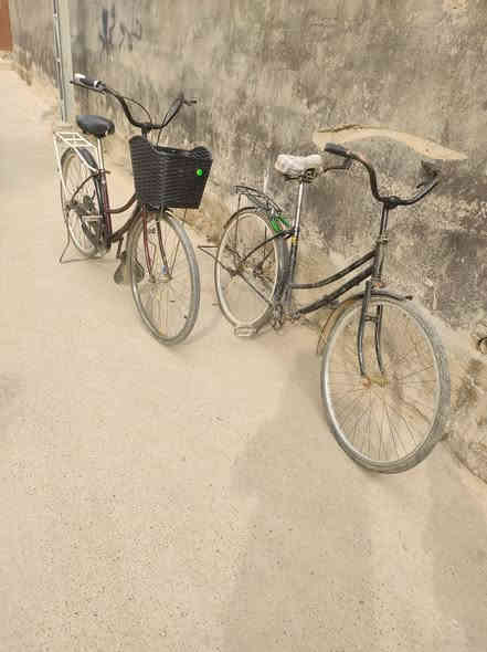 سلام عليكم بايسكلات 2 واحد جاهز والثاني بي نقص زنجيل وصجم مال بايدر سعرهن 65 الف مكاني بعقوبه قرب المرور للستفسار ***********
