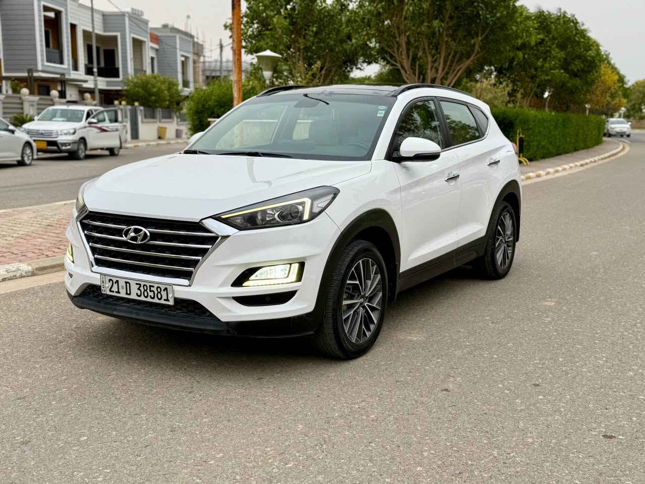 سلام عليكم 
توسان خليجي موديل 2019 
فول موصفات 
بصمه بانوراما 
كشن جلد + كهرباء 
تبريد قطعتين 
شحن لاسلكي 
كامرا + حساس امامي حساس  خلفي 
بعد بي اهواي موصفات 
ماشي 120 الف 
كير محرك بشرط 
تخم تاير صدر كله جديد 
سيارا  بدون صبغ بي بارد موجود السونار ويا المنشور 
سعر 195 بي مجال 
مكاني ديالى خانقين 
*********** خناقين, ديالى
