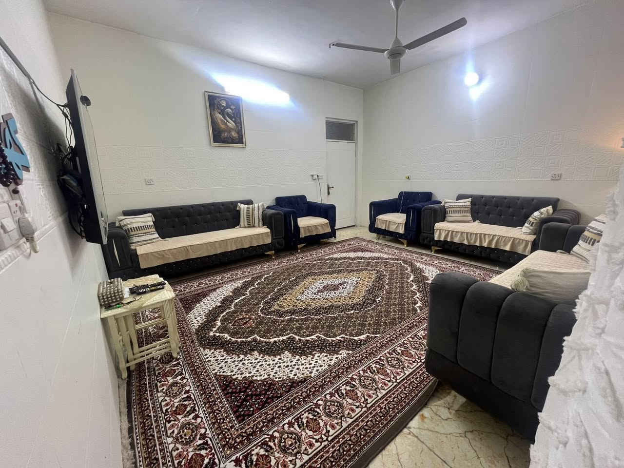 بيت 225 متر
سند 25 كفائات السيديه 
كامل جميع الخدمات 
يحتوي غرفتين نوم ومطبخ وصاله واستقال وترك عدد 2
حمامات 3
رقم الهاتف ‭0772 550 1718‬
