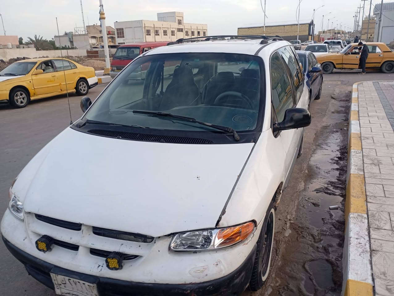 السلام عليكم
دوج كرفان للبيع موديل 2000
رقم بغداد مشروع وطني تحويل مباشر
محرك وگير كامري 2200 
 سيارة جاهزة مكينة گير حدادية تخم تاير كهربائيات كلها شغالة 
باتري جديد
سيارة ترايهة كلش حلو عائلية مال جناي
سعرها 38 ورقة وبيها مجال
مكانهة ناصرية التضحية
تواصل 
***********
