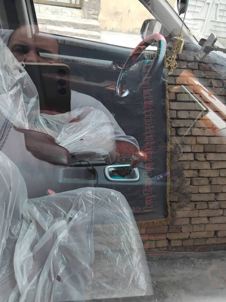 سلام عليكم للبيع بيكم هايلوكس موديل ١٦ كويتي ناصي بسمي رقم بغداد انكليزي مواصفات كير اوتوماتيك بيه بارد بل باب جهت اليمنه السعر ٢٢٥ وبيه مجال عنوان بغداد الزعفرانيه ***********
