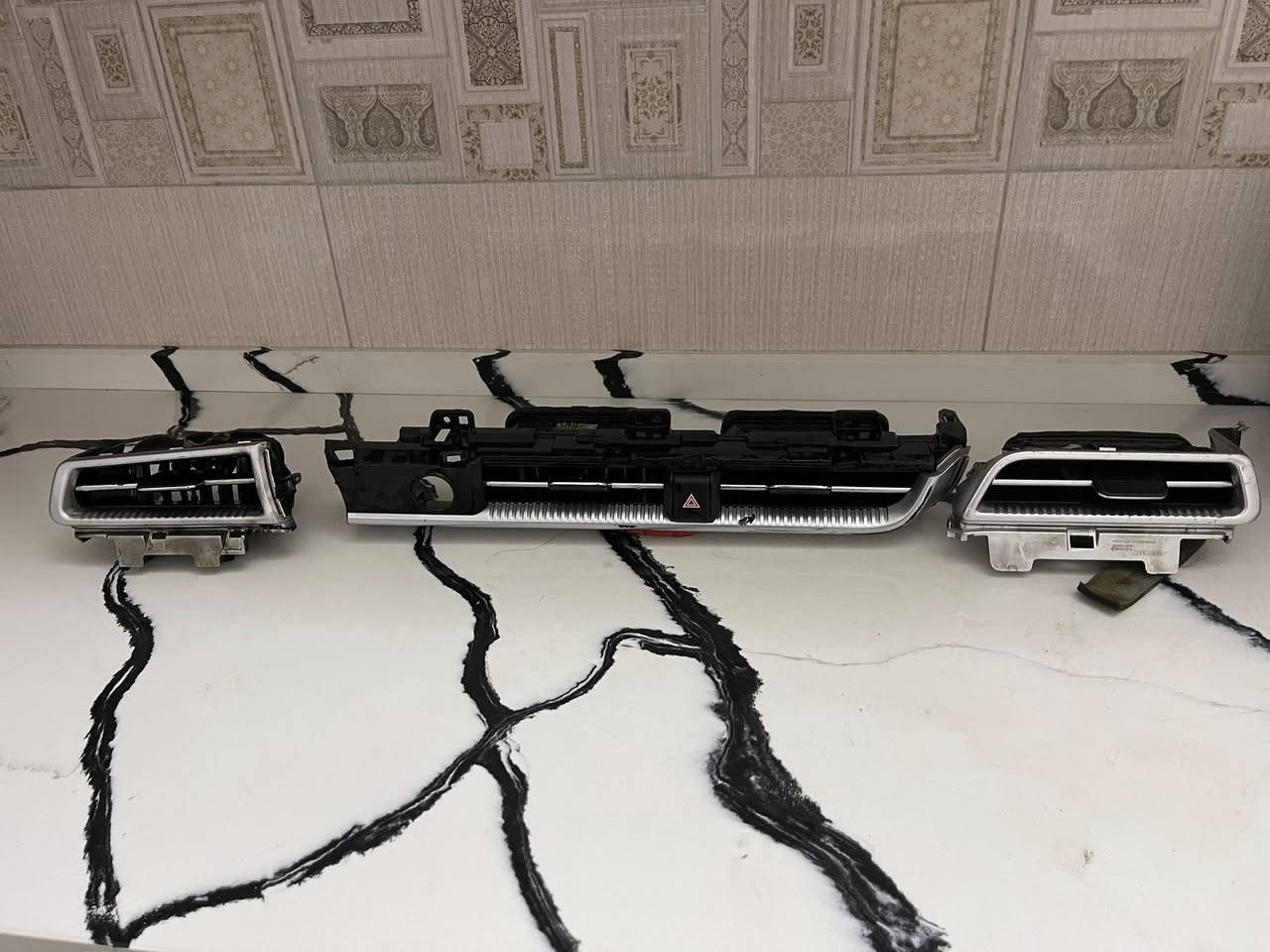 سلام عليكم عندي بوابات تبريد مال كياK5موديل 2024لاستفسار***********/او خاص
