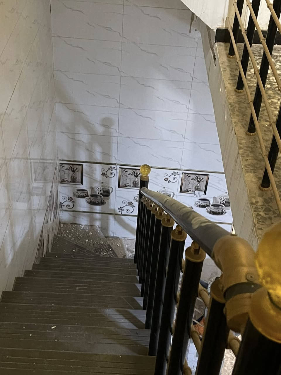 (لليجار الشعب شارع عدن)
سلام عليكم يوجد مشتمل 75م يحتوي على صاله ستقبال مطبخ 2غرف نوم خدمات 2 منور 2 شارع عدن قرب محمد النجار استفسار 
ابو علي *********** مكتب الوليد
