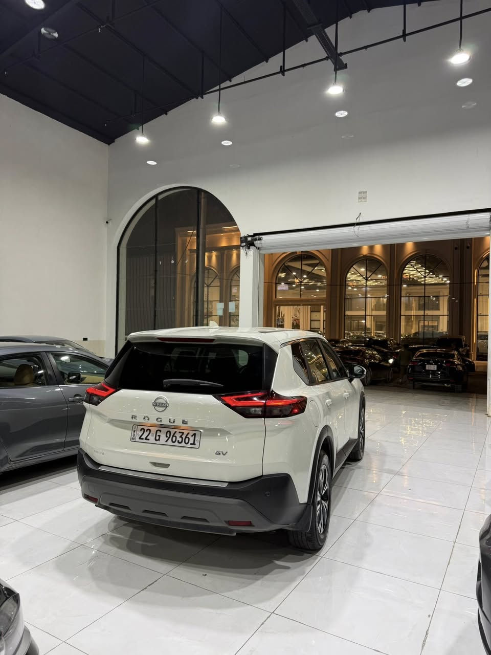 السلام عليكم 
للبيع نيسان روج ابيض 2023 SV
محرك 1.5 توربو 
ماشي 20 الف ميل 
سيارة بس بنيد صبغ بدون دواخل شرط
ارباك برده و ستيرن طاك 
سياره بدون تعديل و كلير أمريكي شرط
سياره شخوط و رصعات و بقصات 
سياره رادار امامي مابيها 
سياره مرقم أربيل جديد 
سياره تحويل و غرامات شرط
ملاحظة صوار حادث موجوده في المنشور 

السعر 143 ورقه ومجال قليل 
اي استفسار عن سيارة خاص مفتوح 
اخوكم ديار ابو عمر 
*********** واتساب 
***********. 
عنوان إربيل معارض السيارات
