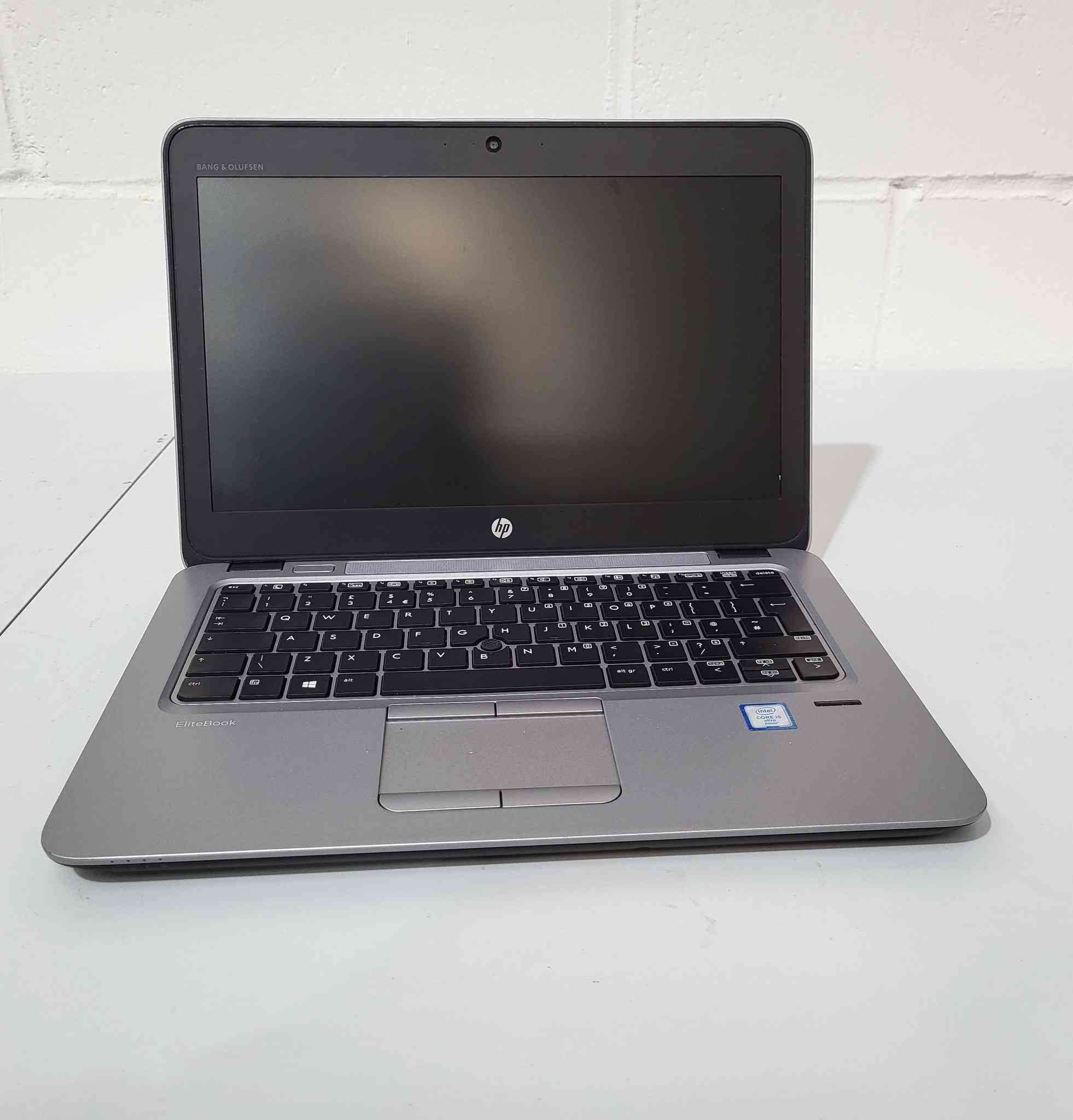اخر قطعه لابتوب HP EliteBook 820 G3 للبيع 🔥
💻 جهاز عملي وقوي مناسب للشغل والدراسة والتصفح
✨ 
لابتوب HP EliteBook 820 G3 للبيع 🔥
💻 جهاز عملي وقوي مناسب للشغل والدراسة والتصفح
✨ تصميم أنيق وخفيف – سهل الحمل وين ما تروح
📌 المواصفات:
المعالج: Core i5 الجيل السادس ⚡
الرام: 8GB – أداء سلس بدون تعليق
التخزين: SSD سريع (128GB) 🚀
الشاشة: 14 بوصة – حجم مناسب ومريح
كرت شاشة: Intel HD مدمج
البطارية: ممتازة وتتحمل استخدام
🎯 مميزات الجهاز: ✔️ سرعة إقلاع وتشغيل عالية
✔️ مناسب للأعمال، الدراسة، وبرامج الأوفيس
✔️ نظيف وجاهز للاستخدام مباشرة
✔️ بدون مشاكل تذكر
 السعر: (١٧٥) مع حقيبه وشاحن اصلي


**إذا كنت صاحب هذا الإعلان وتريد حذفه لأي سبب، رجاءا أرسل رسالة إلى الدعم الفني**