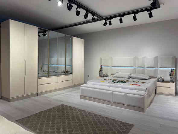 غرف نوم تركي 10 قطع كنتور 8ابواب طول الكنتور 3 متر و 30 سم اناره داخل الكنتور 
الجربايه مخزن جكات 
اناره بميز مرايه 
السعر مليون و 850 الف فقط 
للحجز والاستفسار راسلونا وات ساب ***********
        ***********
   البصره 
 نقل وشد داخل مركز البصره مجاني توجد خدمه توصيل للاقضيه والنواحي والمحافظات الجنوبيه بأسعار مناسبة ملاحظه ما تدفع اي مبلغ قبل لا تنشد وتكمل ابيتك عليكم بس تنزيل الكراتين من السياره لداخل البيت
