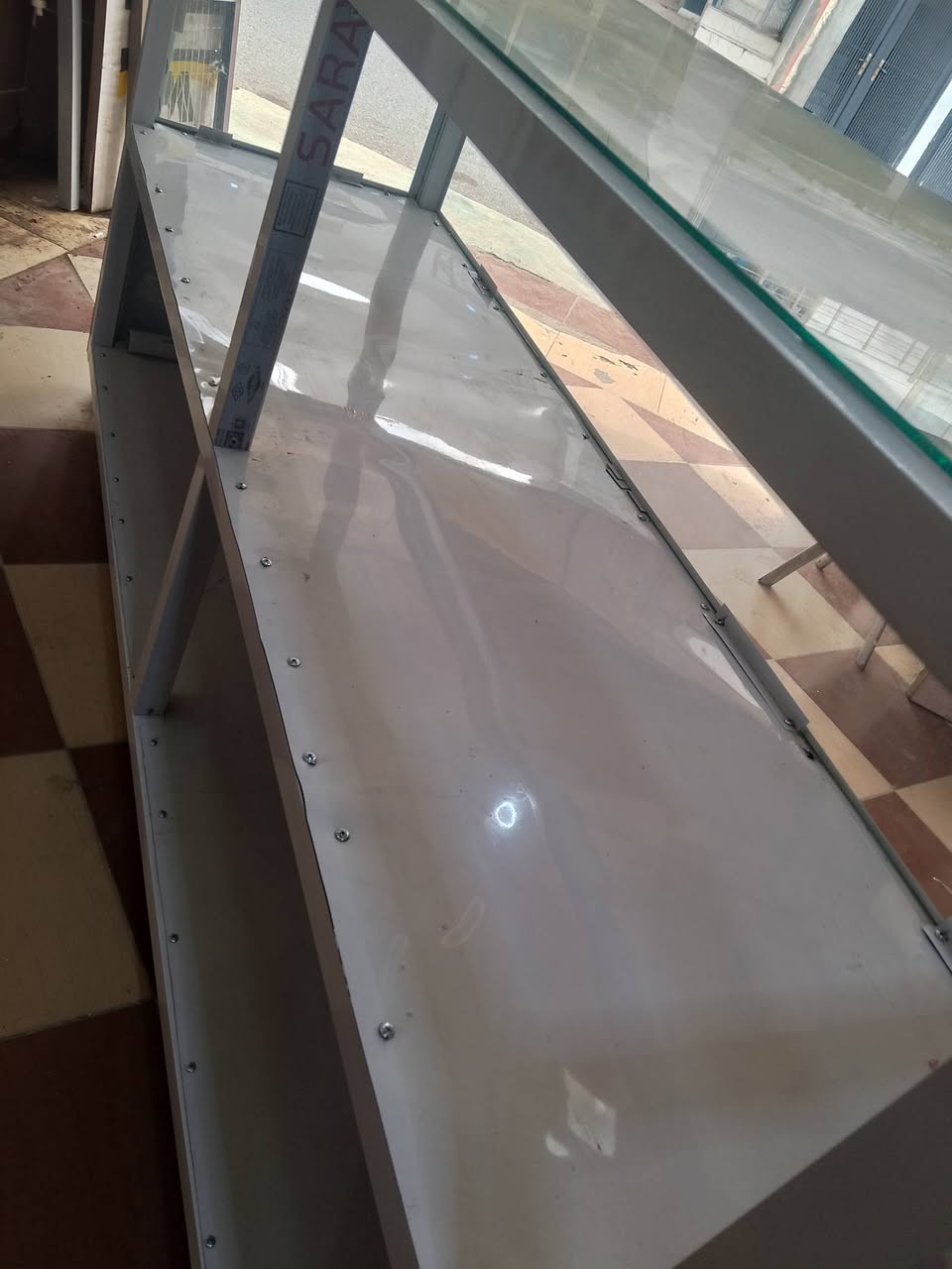 مێز بۆ فرۆشتن دەستی دوو
زۆر پاک و بێ عەیبە
***********
***********
