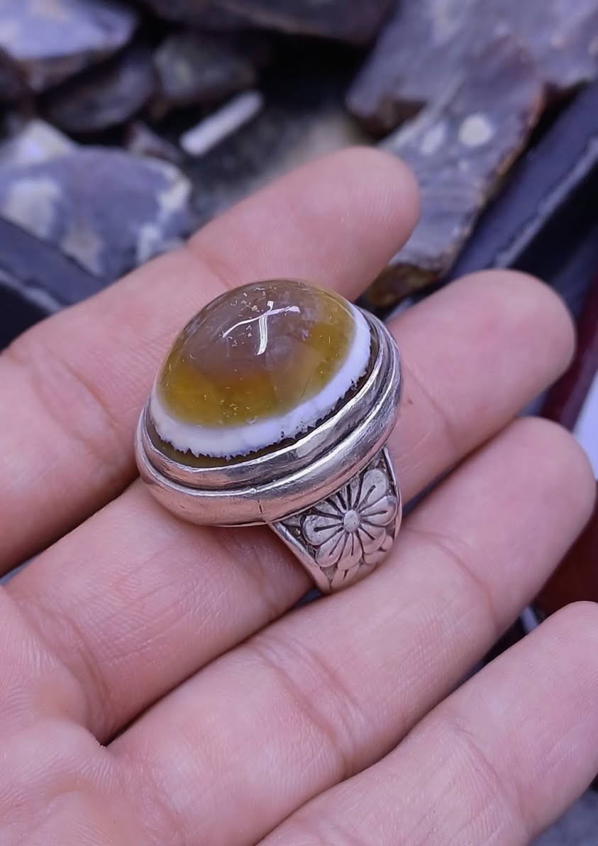 قطعة ملكية لأصحاب الذوق الرفيع 👑✨
جزع يماني "أنسي" نادر، صياغة يدوية فخمة عيار 925 💍
مين يلحق عليها؟ 😍 للطلب تواصل خاص او واتساب :
                                https://wa.me/9647719456977


**إذا كنت صاحب هذا الإعلان وتريد حذفه لأي سبب، رجاءا أرسل رسالة إلى الدعم الفني**