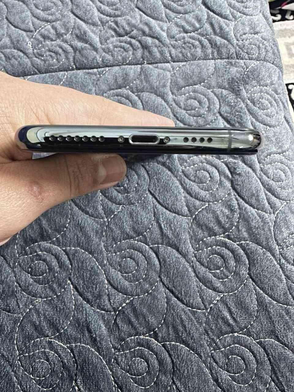 السلام عليكم اخوتي عندي هذا الجهاز 11برو ماكس 

ذاكرة 256
بطاريه94🔋
دبل سيم 
الجهاز شخط مابي شرط ما يعبر هوا 
استفسار على هذا الرقم *********** أو مرسله عل واتساب
