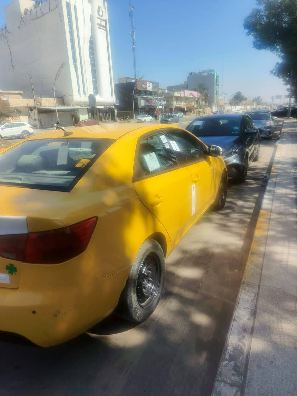 السلام عليكم فورتي 2010وارد امريكي مكينه حاويه جديد شادها كير مكفول السياره خير من الله صبغه جديده ضررها شويه بل جامرلغ لغد شواصي كفاله السعر 85وبيها مجال الرقم ***********
