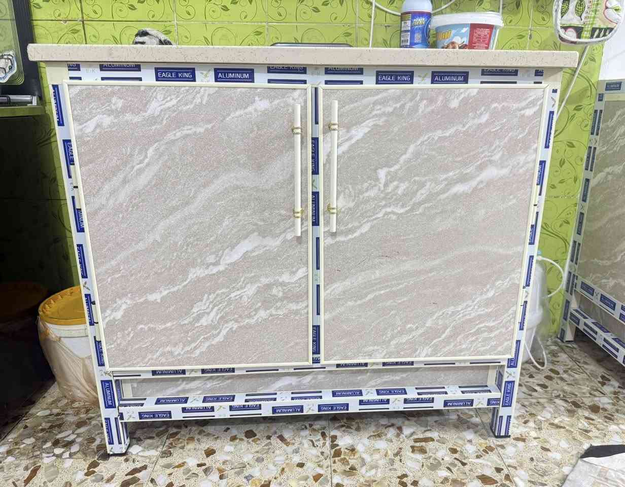 كاونتر للبيع/
متر ونص 3 بوب 
السنك متر مرمر 
فصال مرتب الى درجه وثخين الالمنيوم ماله 
مال بيت ستخدام سبوعين بيعه لغرض سفر 

للتواصل وبالخدمه  ***********
