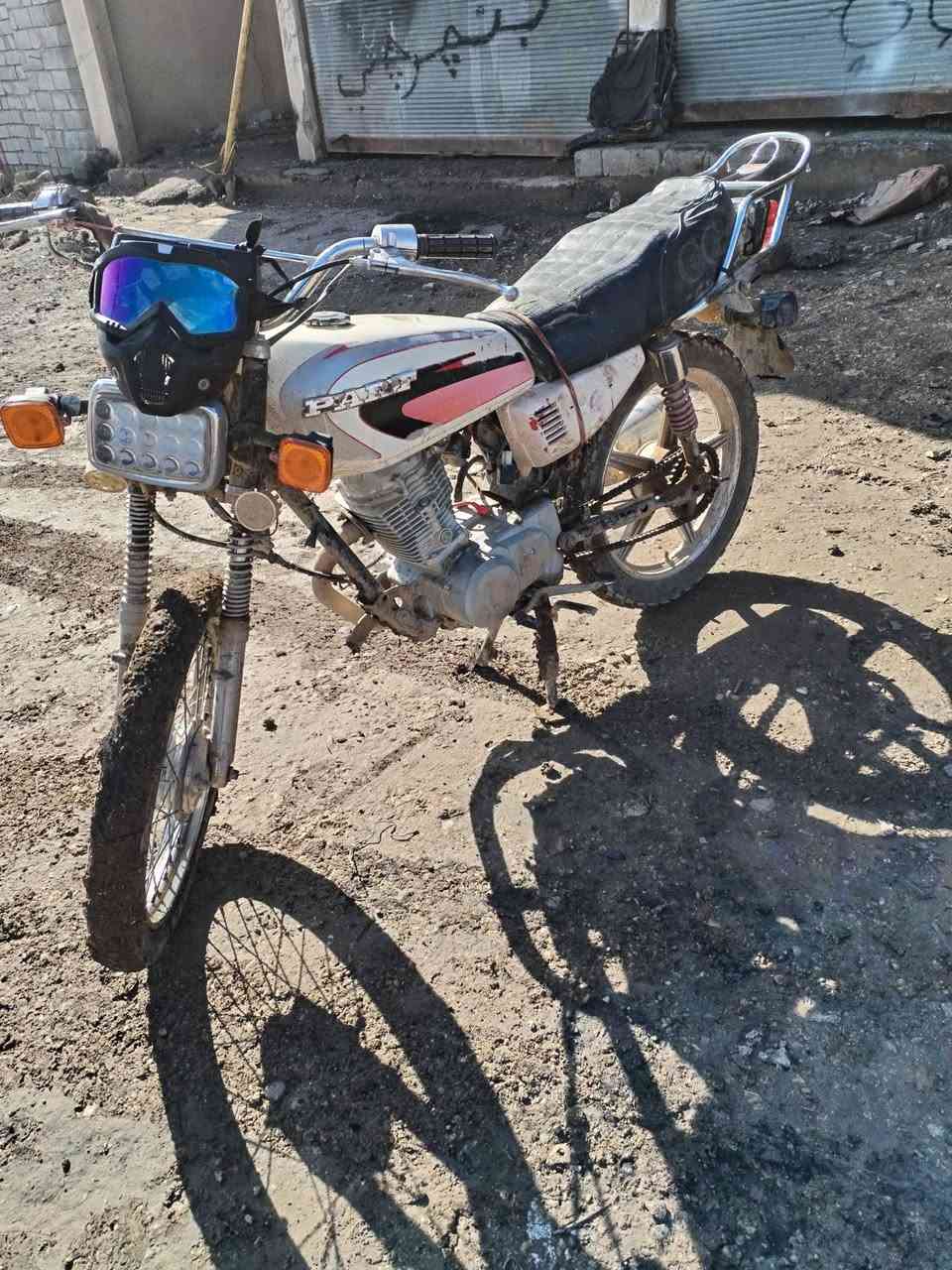 السلام عليكم ماطور تايكر للبيع موديل 18وايرمنيه كلها تشتغل تواير جدد سعر 200بي مجال  للستفسار تصال علا رقم ***********مكاني بل كسك مراوس يرهم
