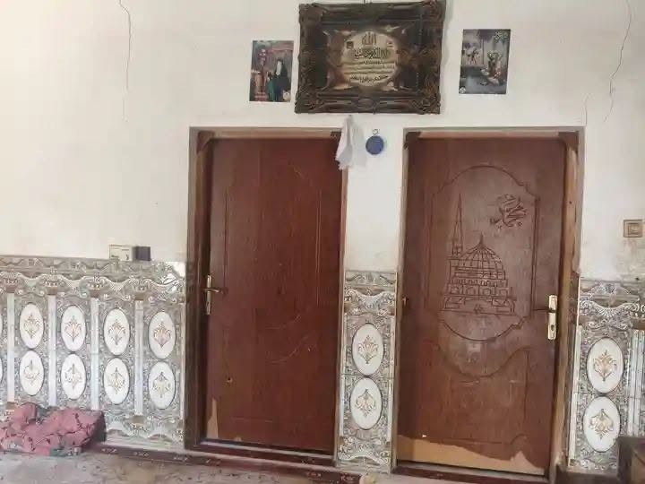بيت زراعي للبيع  منطقة الصدرين بيت مرتب مساحته ٣٠٠متر بناء كامل غرفتين وصاله ومطبخ واستقبال ومطبخ وحمام داخلية وخارجية /اتصال على الرقم/ ***********/ ***********
