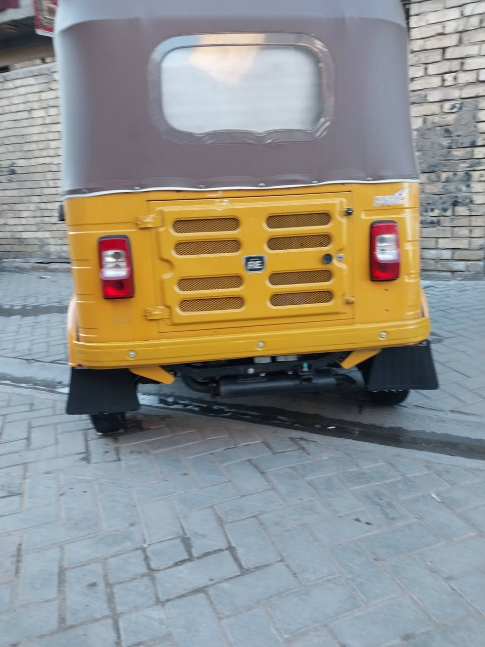 تكتك للبيع مديل 2019  شهر 12  مكفوله بس دوس صبغ رقم النكليزي مكان بغداد السعر 7  بيهه مجال  استفسار  اتصل على رقمي ***********
