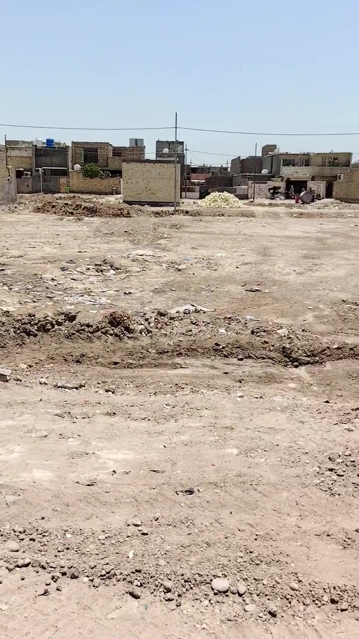 سلام عليكم يوجد قطع أراضي للبيع في شارع أبو أحمد مقابيل بيت مصوبن
المساحة  110 + 220 + 440 
القطع مسحوبله ماء + مجاري 
فرع كامل خدمات 
الرقم ***********
