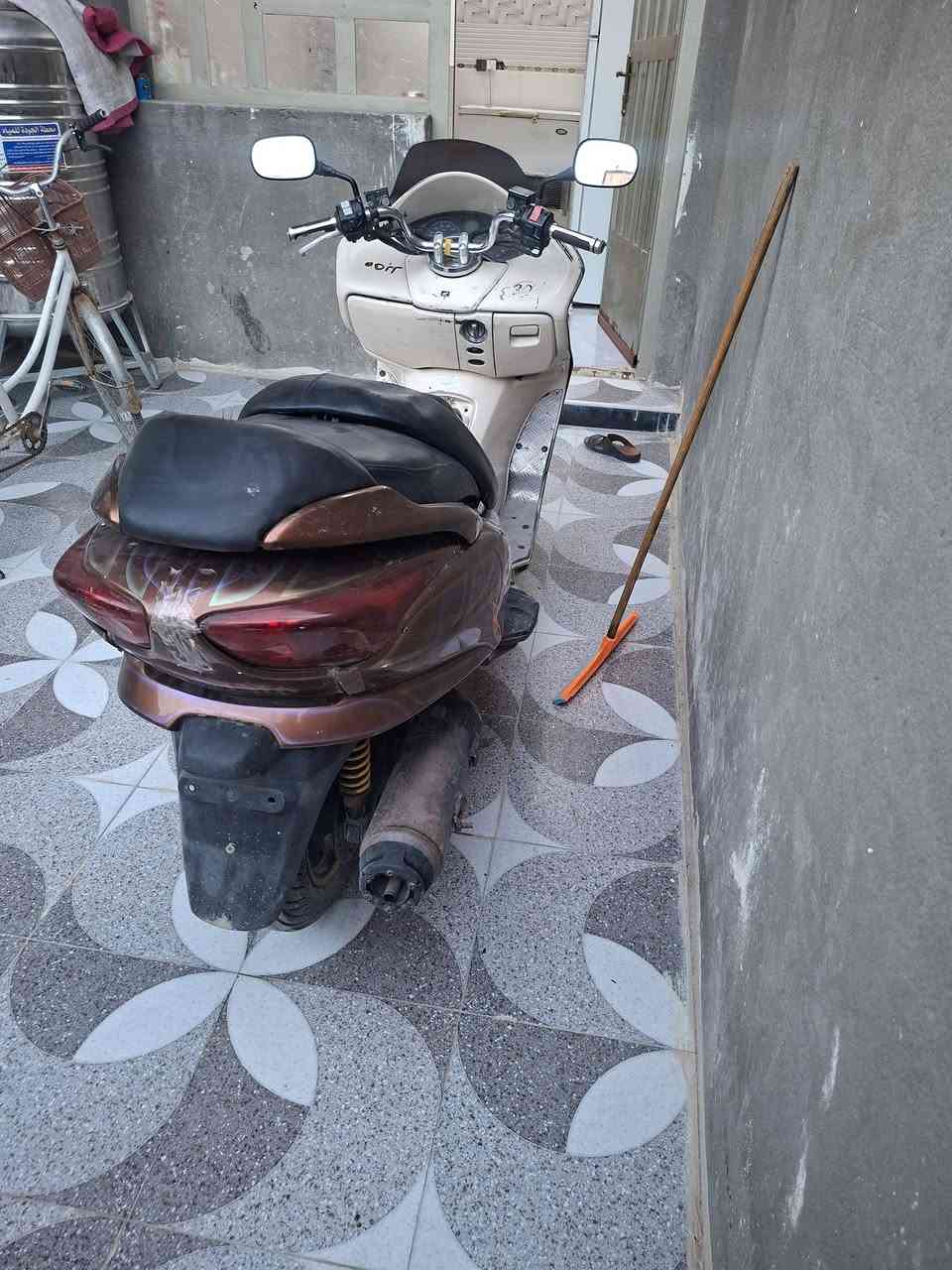 السلام عليكم 
فورزا ٨ ٠ للبيع دراجه حلوه ومكينتها نضيفه
كلجات خلفيه فيت بم شوته باتري كله جديد  كهربائيات كله شغاله ماشيه ٧٤ الف
بيها ٣ نواقص فقط  لا غير
١.كلجات اماميه
٢. دبلات خلفيه تعبانه
٣. جهاز البصمه الي جوه الكشن بي ضعف
العنوان واسط الزبيدية
السعر ٦٥٠ وبي مجال
***********
