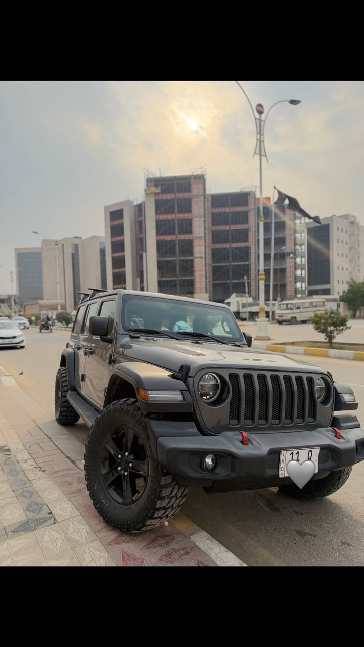 جيب لانكلر 2021
سيارة كفالة عامه 
مكينة 2000 تيربو  
كير وتماتيك  لو كير 4*4
رقم بغداد باسم السيارة 
ماشية 23 الف mI
السياره جديدة و ما نقصها شي 
فول مواصفات ما عدا تشغيل عن بعد 

مكينة و كير و تبريد و حداديه كفالة 
الداخل جلد تدفئة و تبريد 
هيه بعد فول مواصفات 
مكان السياره ذي قار 
للاستفسار ***********
