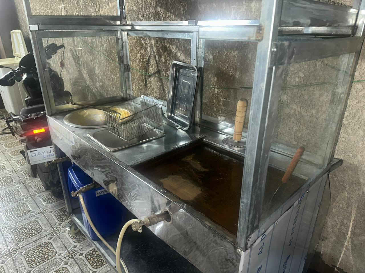 عربانة بركر للبيع
لدورة شارع 60 
بس حط قنينه واشتغل النظافة 100‎%‎
***********
300 الف وانته الرابح
