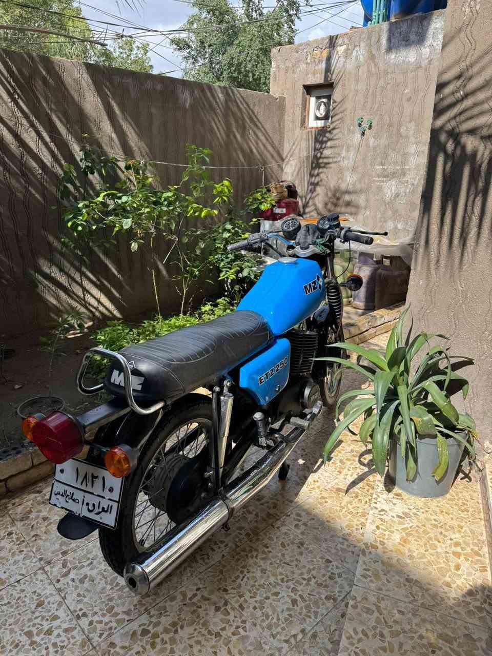 سلام عليكم
دراجه امزت 88
شاصي بي لحيم 
سايس 3علفتح 
مكينه ناعمه فقط الثالث مرات يفلت 
ابيع بدون كلشي 
مكان كوفه 
***********
