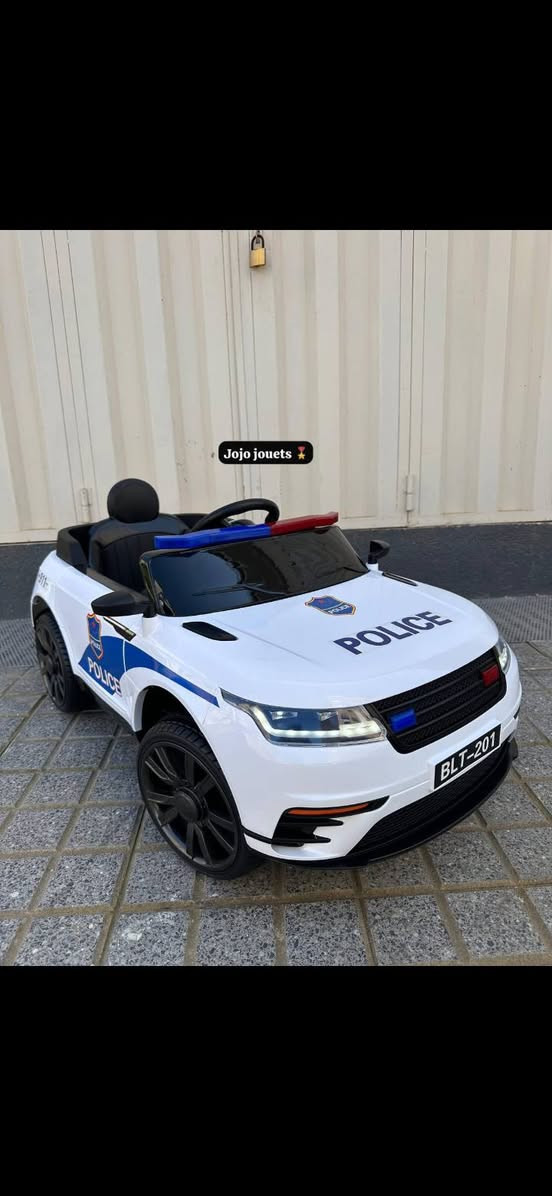 VOITURE RANGE ROVER POLICE 🔵🔴ELECTRIQUE 12V ⚡️
‎🎁🎊🎊 عرض خااااااص 🎊🎊🎁

✔️Batterie 12V7Ah. 
✔️4 Moteurs 💪.
✔️Télécommande 2,4 GHz.
✔️Fonction balançoire.
✔️Lumière Av et Ar LED.  
✔️Lumière de Police 🔴🔵. 
✔️Siréne de Police 🔴🔵. 
✔️Les amortisseurs. 
✔️3 Niveaux de Vitesse. 
✔️Design ergonomique.
✔️USB et Aux pour la musique.
✔️Bleutooth. 
✔️Carte SD. 
✔️Tranche d'âge : 1 à 7 ans. 
✔️Portes ouvrables. 
✔️Vitesse maximale : 10km/h
✔️Ceinture de sécurité.
✔️ Capacité de charge : 60 Kgs.

✅Les couleurs : Noir / Blanc / Rouge✅

‎📦🚚التوصيل مجاني لجميع المدن مع الدفع عند الإستلام. 

‎💵 تخفيضات 🤩🤩🎈


**إذا كنت صاحب هذا الإعلان وتريد حذفه لأي سبب، رجاءا أرسل رسالة إلى الدعم الفني**