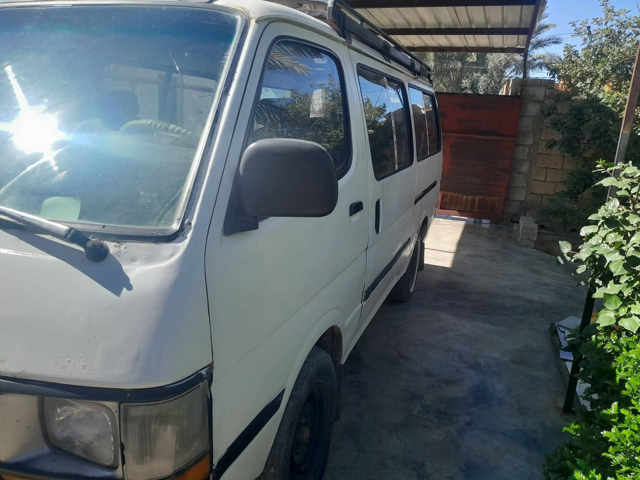 من رخصه ابو الكروب المحترم
سياره هايسه بوز موديل ٩٣ ألماني سنويته نهايه ال ٢٧ سياره حلوه ومرتبه دواخل نضيفه بدون خياس كهربائياته كله شغاله 
مكان السيارة ديالى السعر(٤٠) ***********
