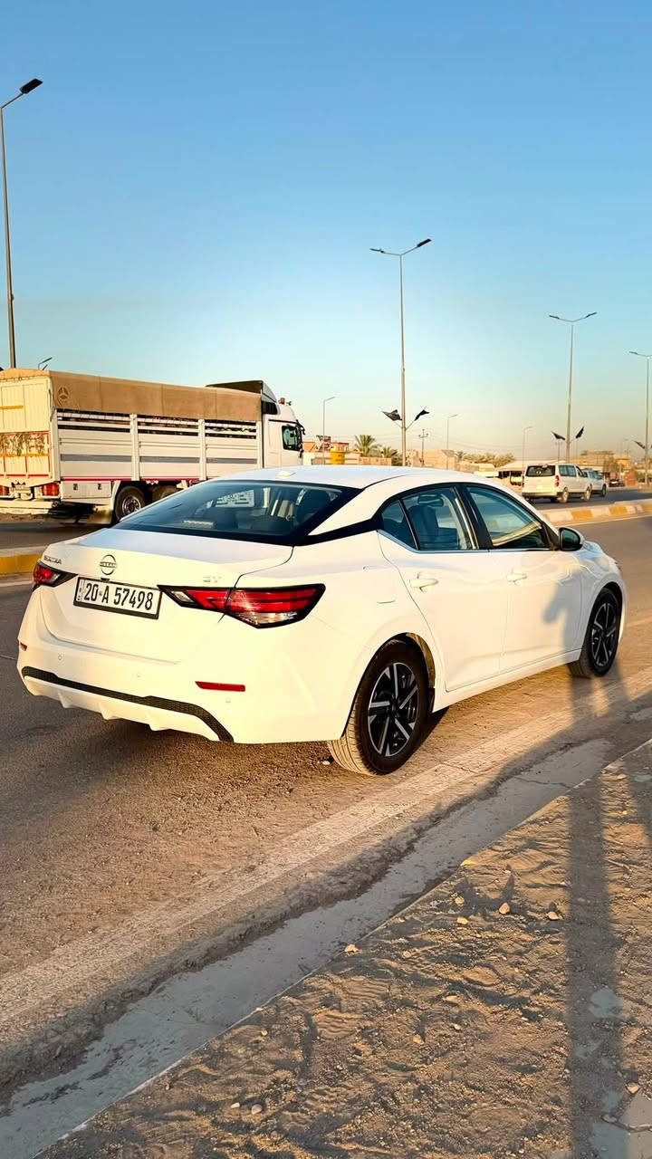 السلام عليكم نيسان سنترا 2024 sv 
مكفولة كفالة عامة من الصبغ والتبديل والبارد 
رادار امامي 
توقف ذاتي 
ماشية ٦٠ الف 
محرك كير بحالة جيدة جدا 
تخم تاير جديد
رقم ديالى تحويل مباشر 

السعر ١٤٣ $ وبيهة مجال 

مكان السيارة ديالى الخالص 

***********
