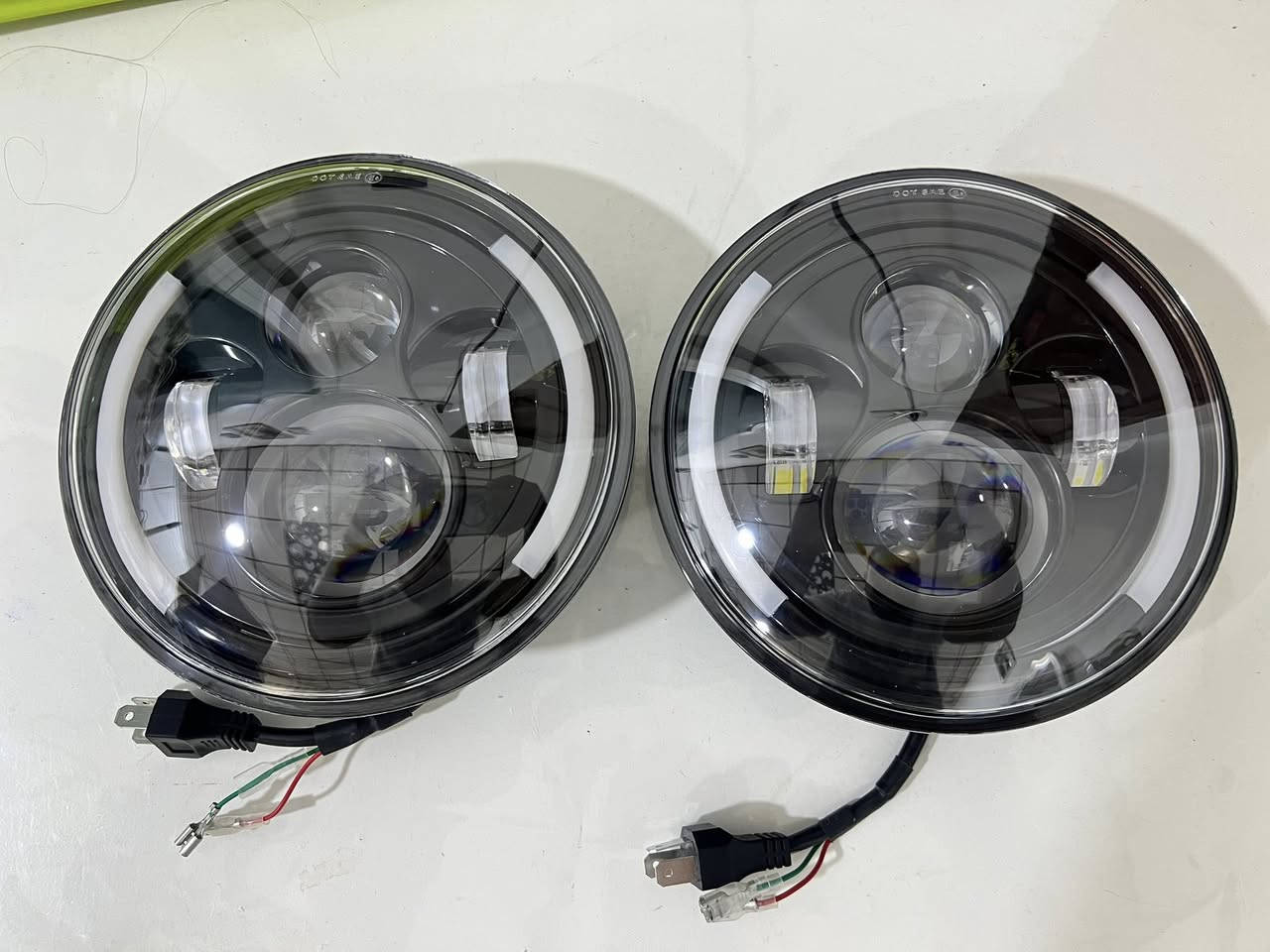 السلام عليكم 
زوج مازدات الشكل المحبوب وكالة اصلي ينشد على جميع انواع الهمر 
 H1 H2 H3 
بي ٤ حركات (عالي،ناصي،سكن،اشارة) 
***********
