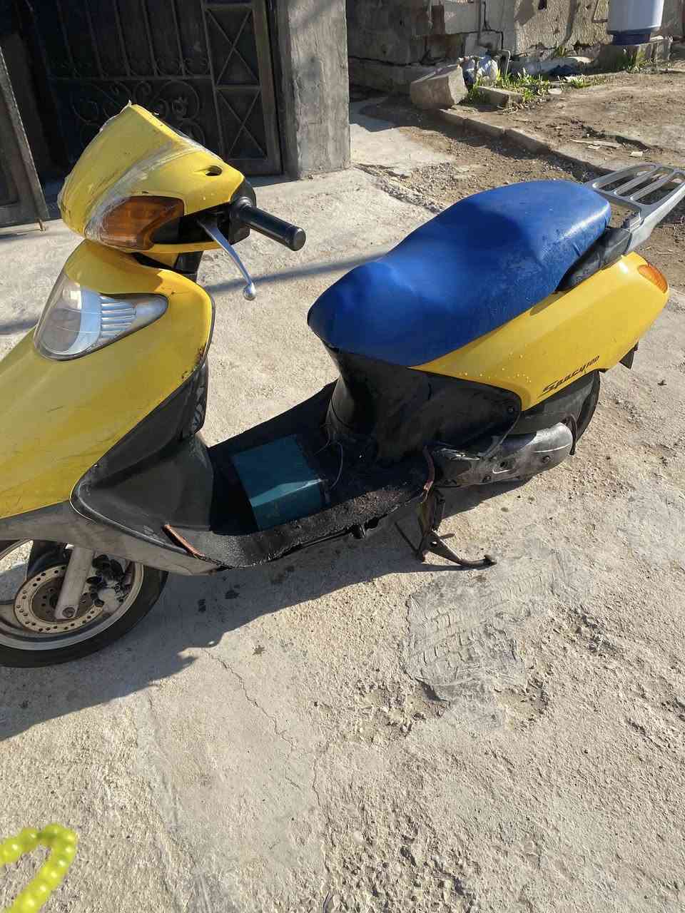 سلام عليكم دراجه سبيسي محركة خير من الله ودراجه واضحه بل صور لا تخبر وتكلي شبيهة عوزهة بس باتري سعر 300 الف الاتصال ***********مكان مدينه الصدر
