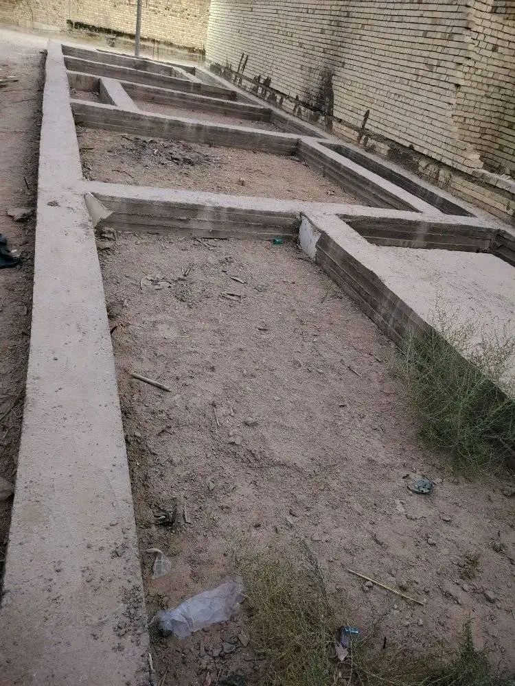 عرصة طابو زراعي سند ٢٥ ومشمولة بالتطويب موقع ممتاز في حي ميسان قرب مول جوهرة العرب قرب مدرسة نون تاسع عرصة عن الشارع العام بيهة إقرار داخل المحكمة المساحة ١٣٠ متر. متوفر بيها جميع الخدمات ماء وكهرباء وإنارة... الاتصال على الرقم ***********
