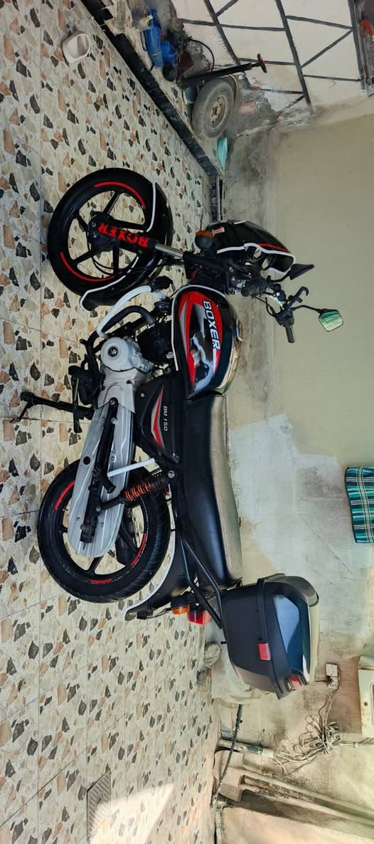 بوكسر 23 للبيع رقم وسنوية تحويل ثاني يوم سعر مليونين وبيه مجال للشراي مكاني بعقوبة كاطون الرحمة خاص او اتصل *********** 
ملاحظة مستعجل ع بيعته محتاج فلوس
