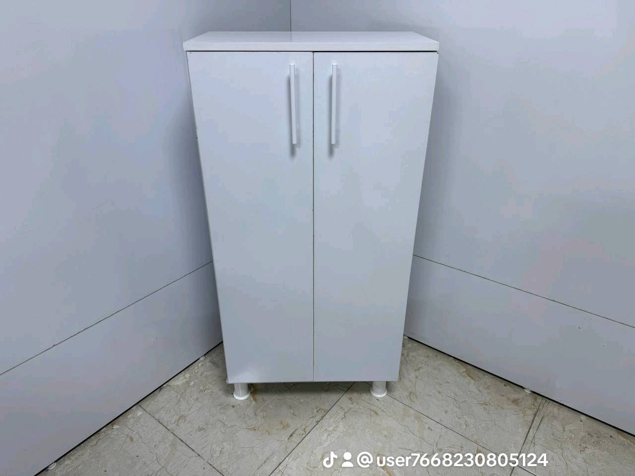 الجديد فقط لدى معرض النعيمي ❤️
جزامه خشب 

القياسات 
120 سم الارتفاع 
 60 سم العرض 
33سم العمق 

السعر  70الف 
التوصيل بغداد 5 الاف 
محافظات 10 الاف