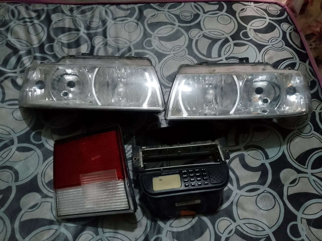 سلام عليكم لايتات سمند نظاف وبك لايت تك واحد جه صندوك وناطقه جانت مشدودة بسيارتي شغالة وشديت تاب وفتحته وحاليا مادري بيه تشتغل لولا
لايتات وبك لايت 25 وناطقه 10 لاف مكاني بغداد دورة  ***********
