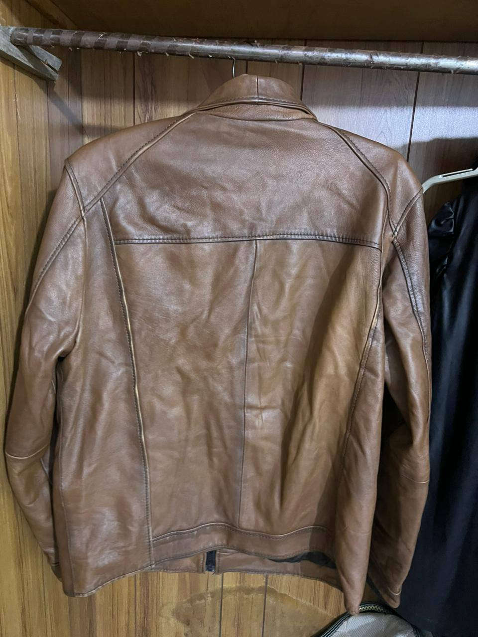 جاكيت جلد طبيعي رجالي
القياس: XL 
السعر: 30 الف مع التوصيل
تتوفر خدمة توصيل بغداد و جميع المحافظات
للحجز خاص او واتساب ***********V
