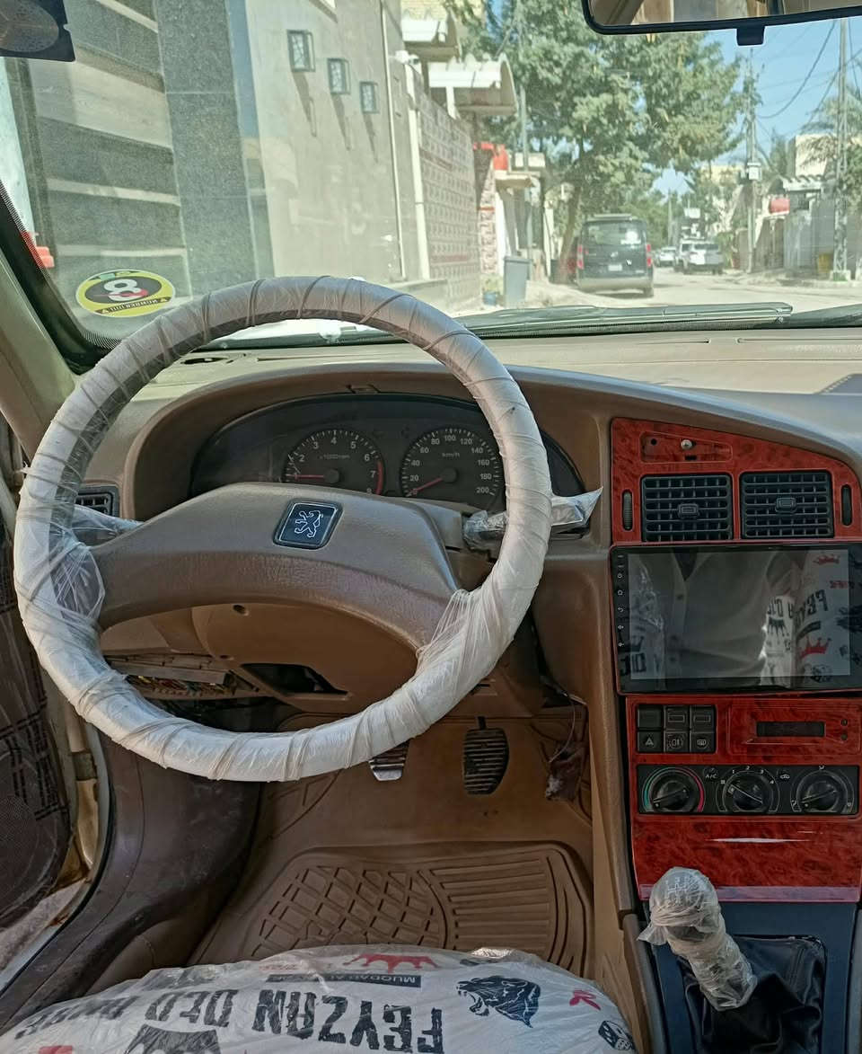 بيجو 405 للبيع
سياره فول نظافه مكينه كير حداديه تبريد تخم تاير كله مكفول

كهربائيات كله شغاله سياره احله من الصوره مكفولة من الضربه وتبديل مصفره هيئه وغرامات محدثه 16 

مكاني النجف الكوفة سعره 38 وبيه مجال بسيط 

ترهم مراوس إب كورلا أو كرونه قديم الشراي يتفضل خاص أو يتصل ***********
