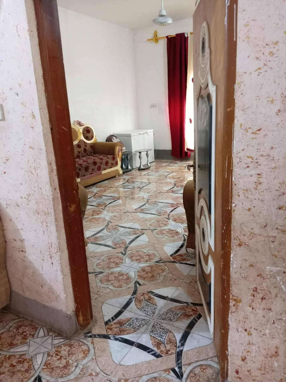 اسلام عليكم بيت للبيع عله طريق أبو الجاسم حي الامام المنتظر ع  مساحته ٢٠٠م البيت درجه اولى متكون من غرفتين ٥*٥ وصاله ١١م واستقبال ٦*٤  وكراج سياره
***********
***********
